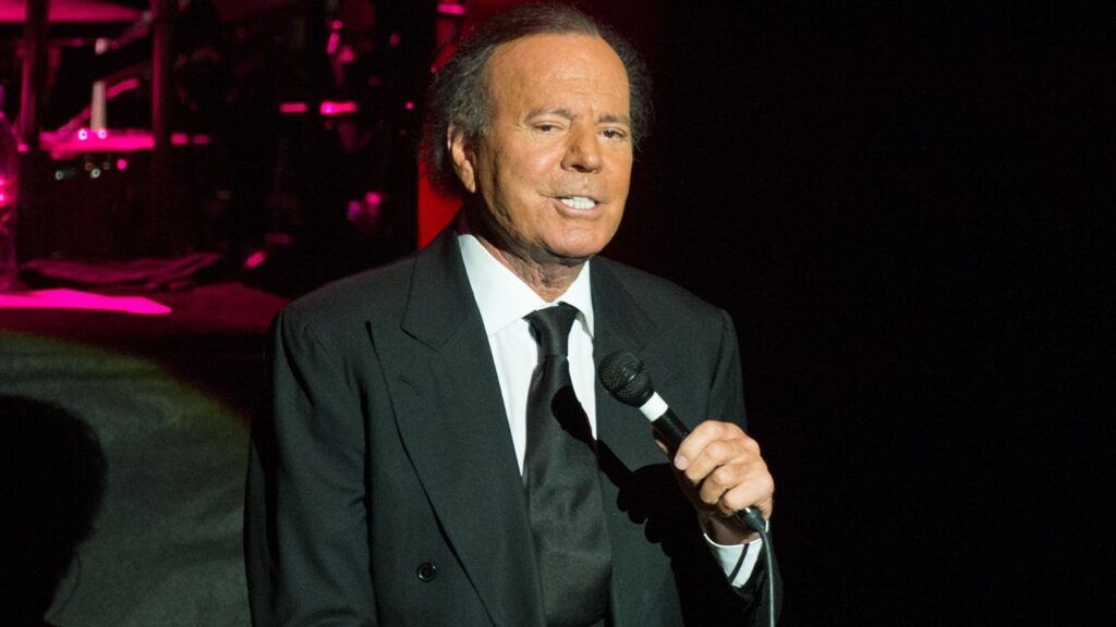 Justiça Espanhola encerra caso contra Julio Iglesias