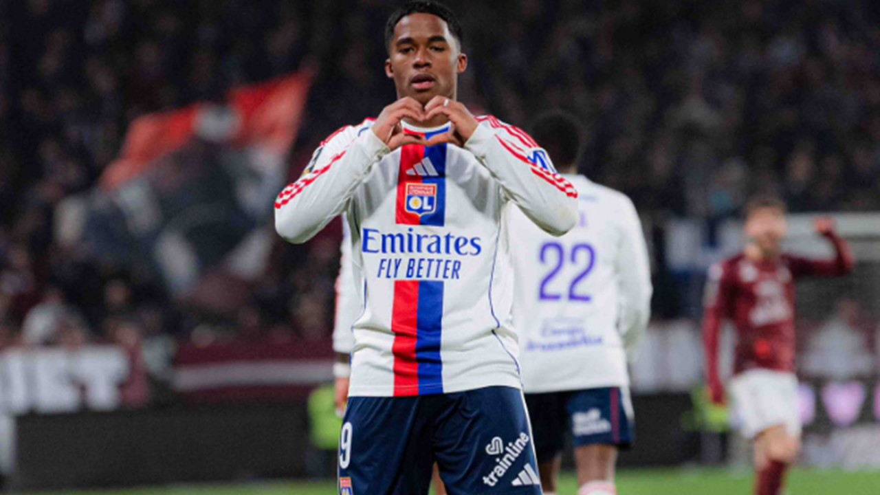 Endrick faz hat-trick, entra para a história, supera Ronaldo, lidera vitória do Lyon e encanta a Europa