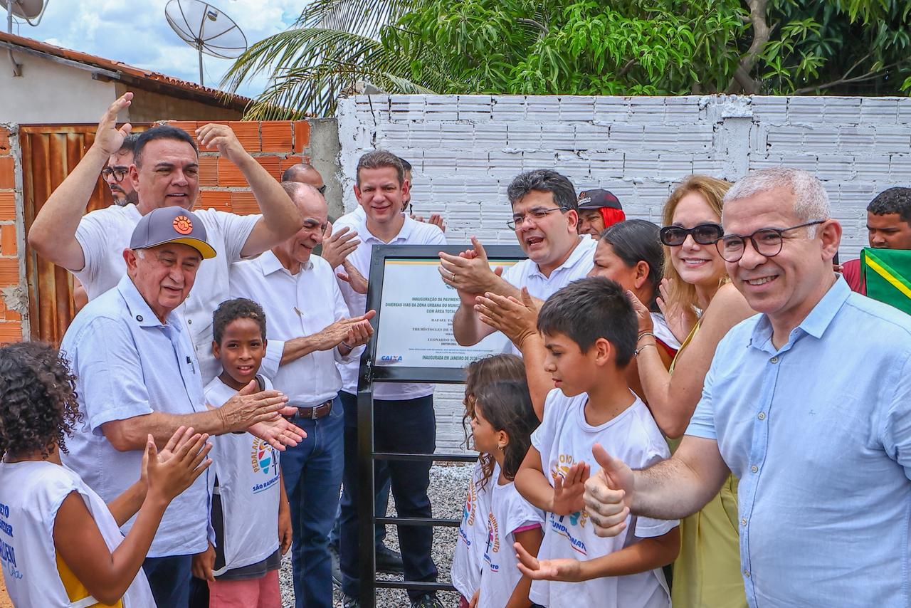 Rafael Fonteles inaugura pavimentação asfáltica urbana e acessos a praças em São Raimundo Nonato