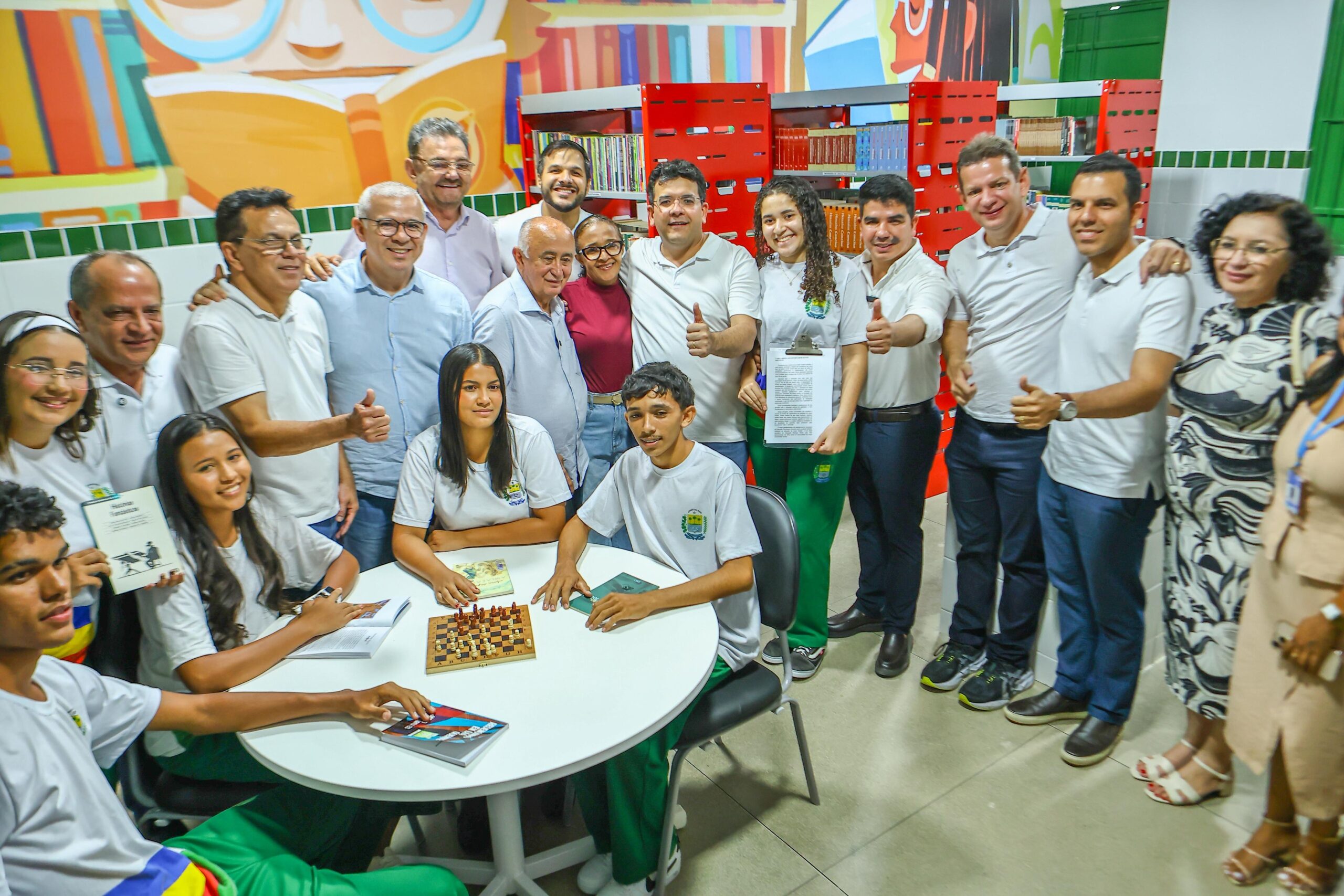 Governador inaugura escola e anuncia novas obras em Dom Inocêncio