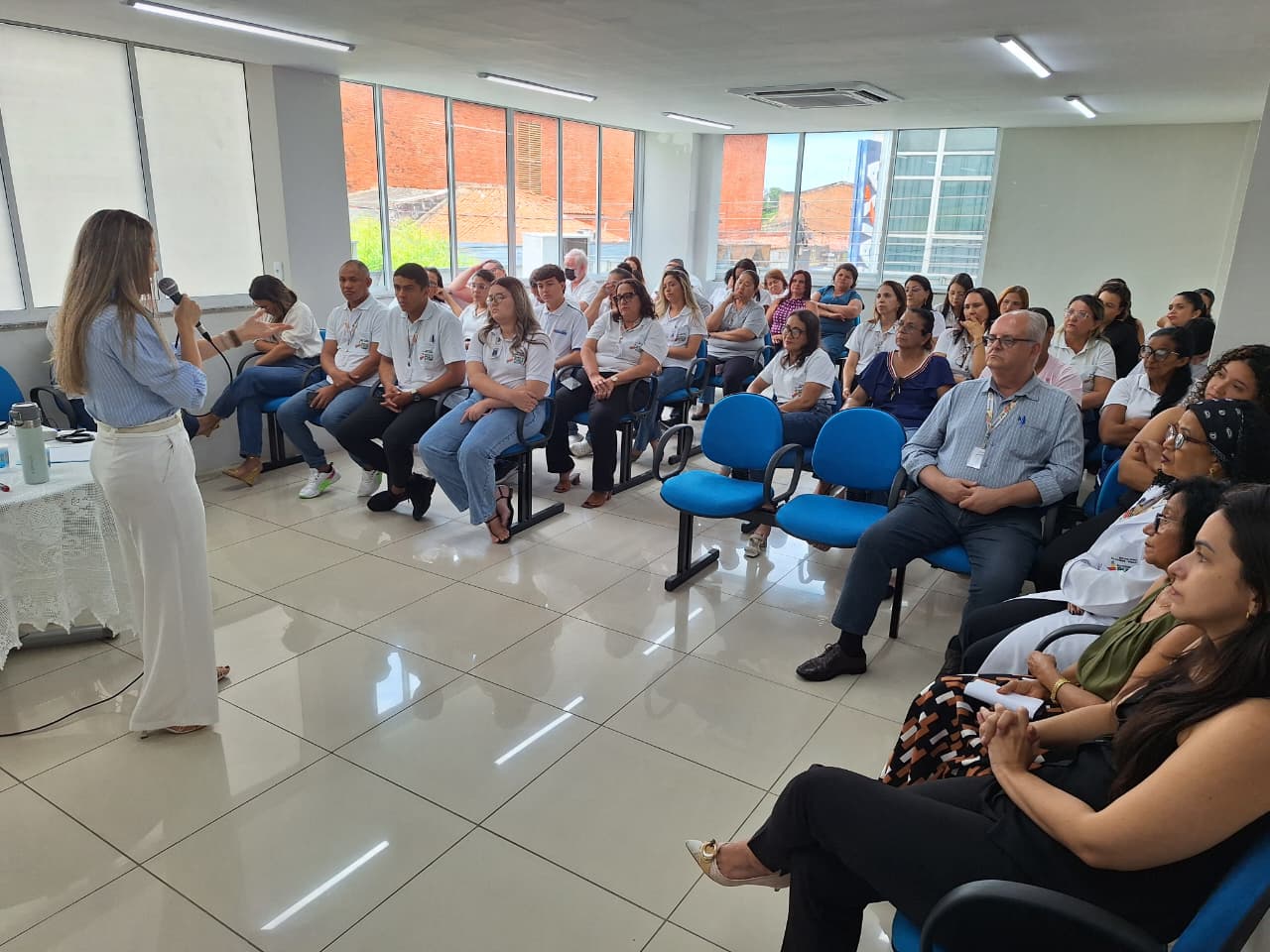 Servidores da Farmácia do Povo participam de capacitação para aprimorar qualidade do atendimento aos usuários