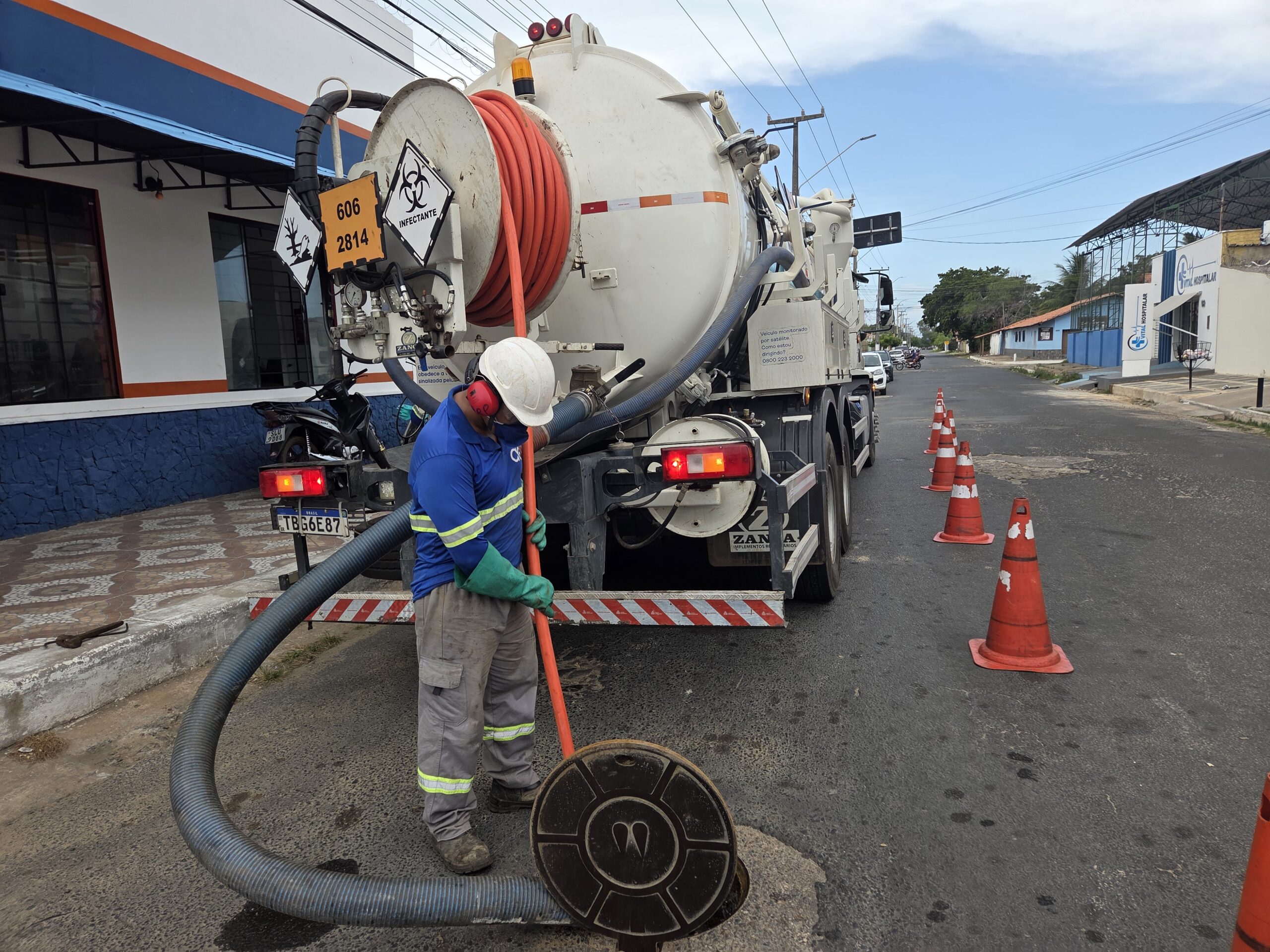 Águas do Piauí alerta população sobre descarte irregular de resíduos e ligações indevidas na rede de esgoto