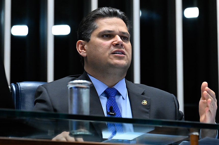 Presidente do Senado anuncia prioridade para projetos sobre maus-tratos a animais