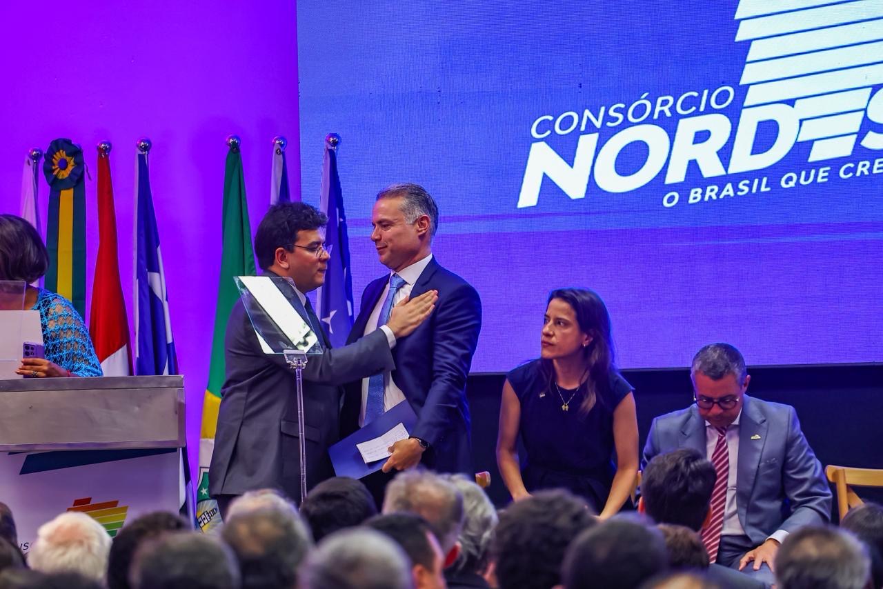 Na posse do novo presidente do Consórcio Nordeste, Rafael Fonteles defende mais acesso ao crédito e recursos para segurança pública