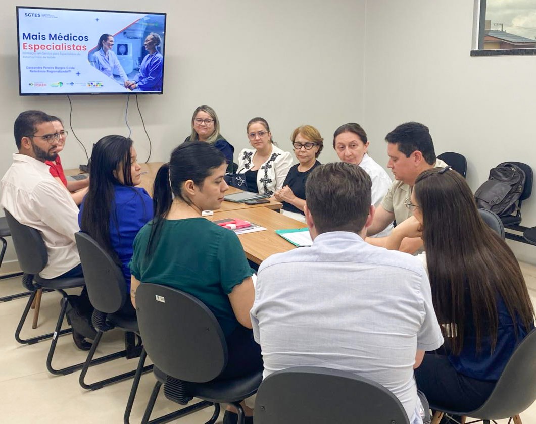 Hospital Estadual Dirceu Arcoverde, em Parnaíba, recebe equipe do Ministério da Saúde para alinhamento do Mais Médicos Especialistas