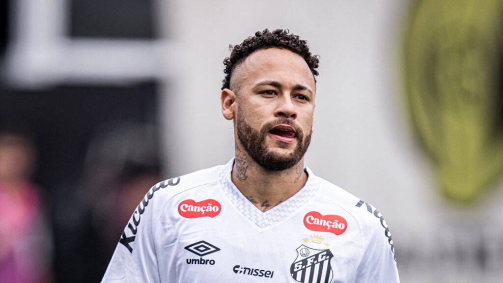 Neymar recebe presente inusitado de R$ 100 no aniversário