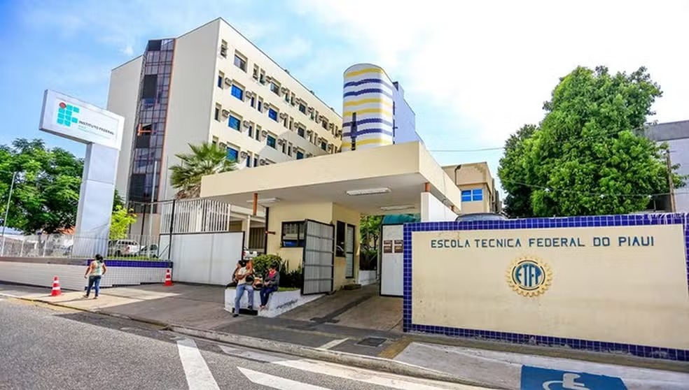IFPI abre seletivos para professores com salários de até R$ 8 mil