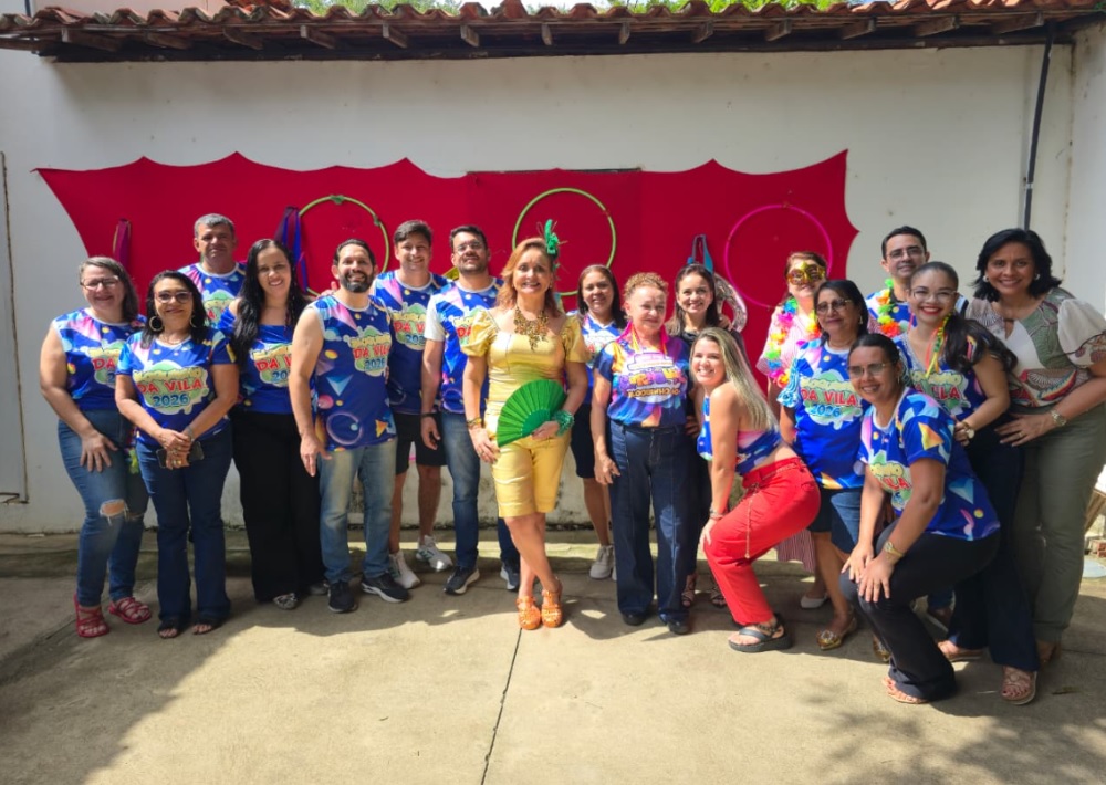 Idosos brincam o Carnaval em baile realizado na Vila do Ancião em Teresina