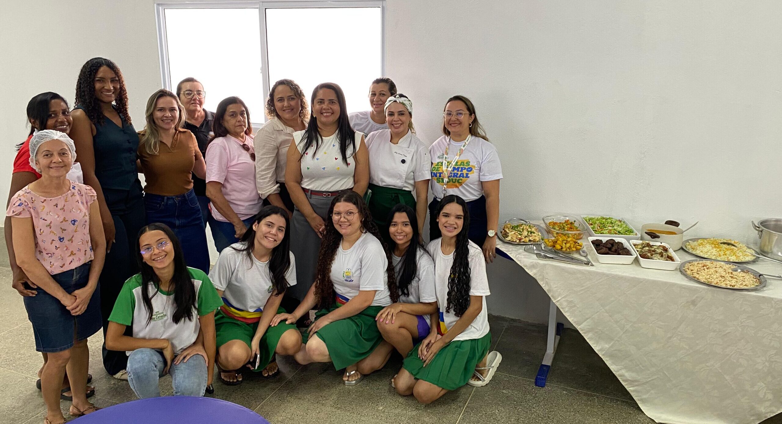 Merendeiras de Centro Estadual de Tempo Integral em Oeiras participam de formação sobre alimentação escolar