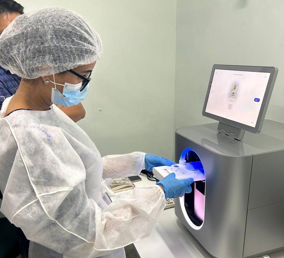 Laboratório Central do Piauí recebe sequenciador genético e amplia capacidade de monitoramento de doenças