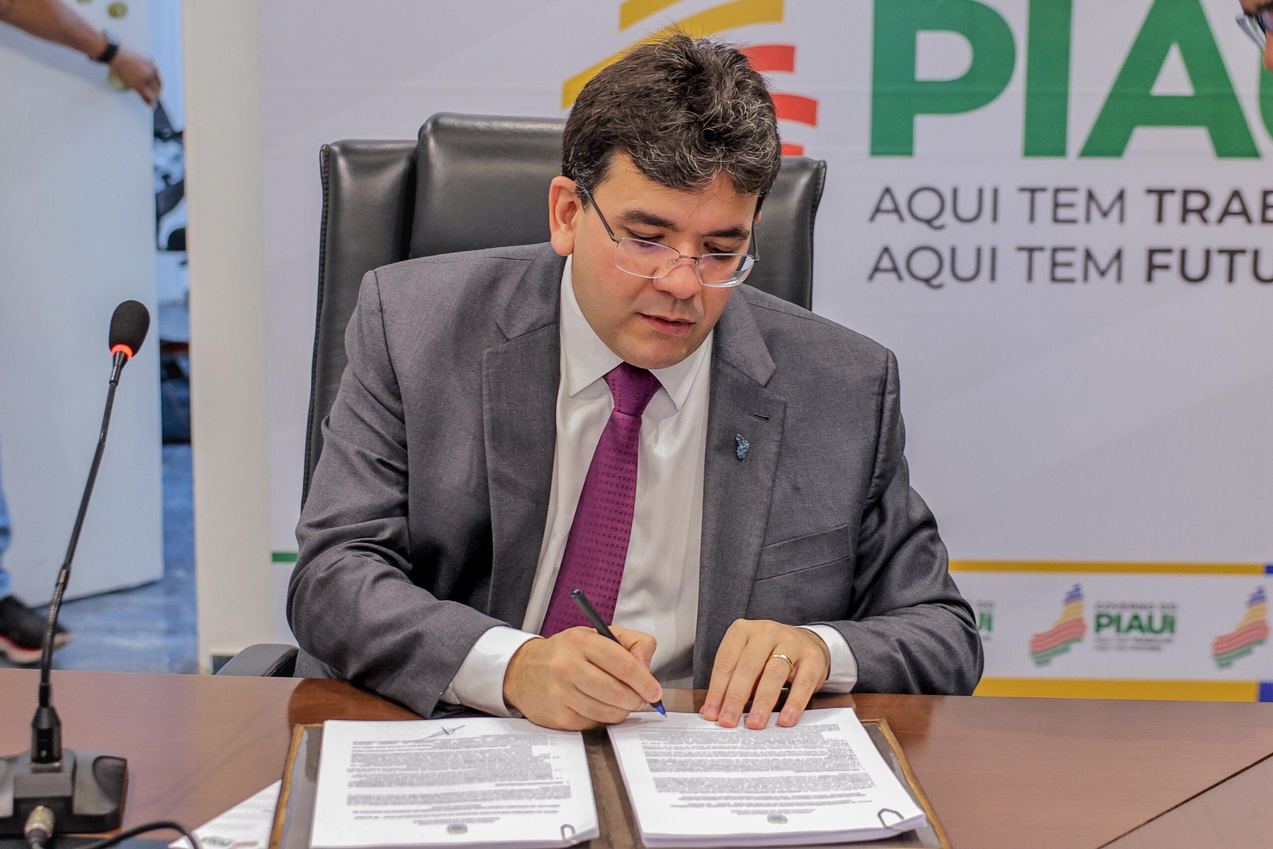 Rafael Fonteles autoriza, nesta sexta (13), pavimentação da BR-235, que liga o Piauí à Bahia e ao Maranhão