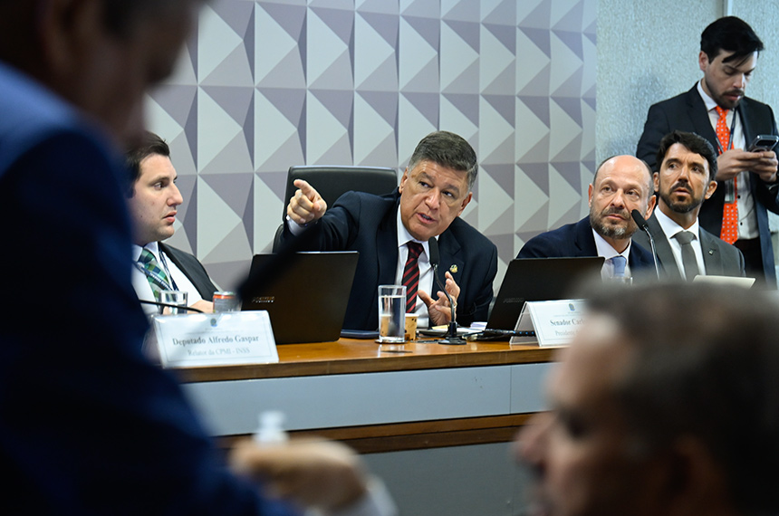 CPMI do INSS: Carlos Viana pedirá ao STF devolução de documentos sobre Vorcaro