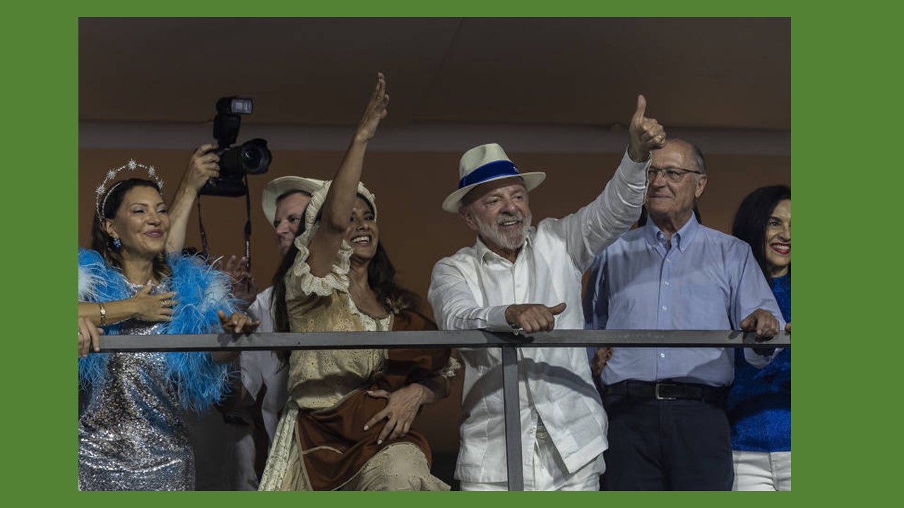 Lula acompanhou o desfile do camarote da prefeitura ao lado de Janja e Alckmim