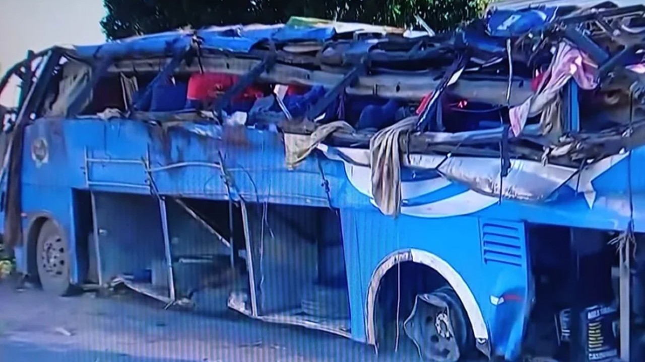 Ônibus que saiu do Maranhão tomba na BR-153 e provoca seis mortes