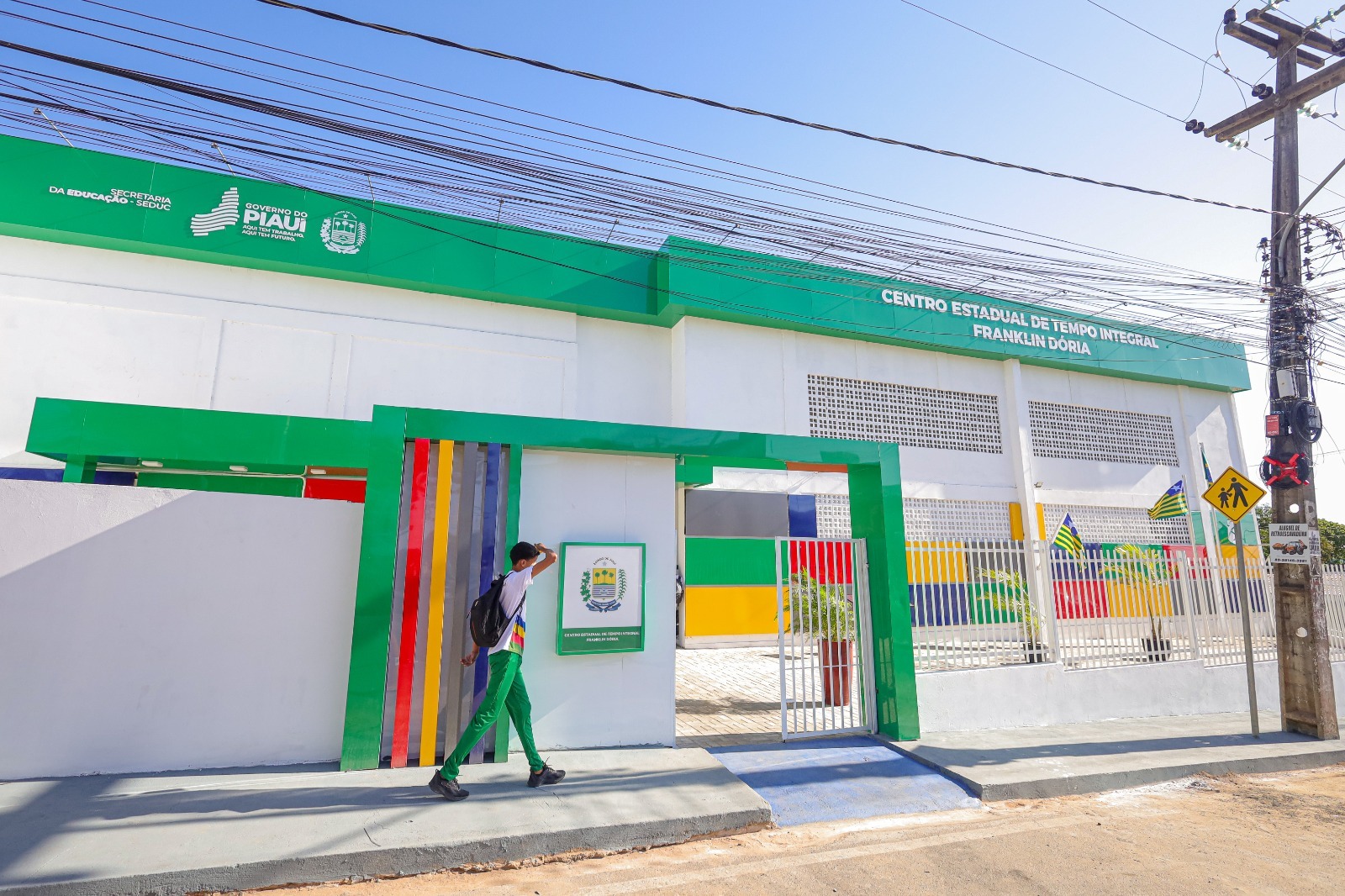 Rede Estadual inicia ano letivo com mais de 150 mil estudantes e cerca de 5 mil novos professores em sala de aula
