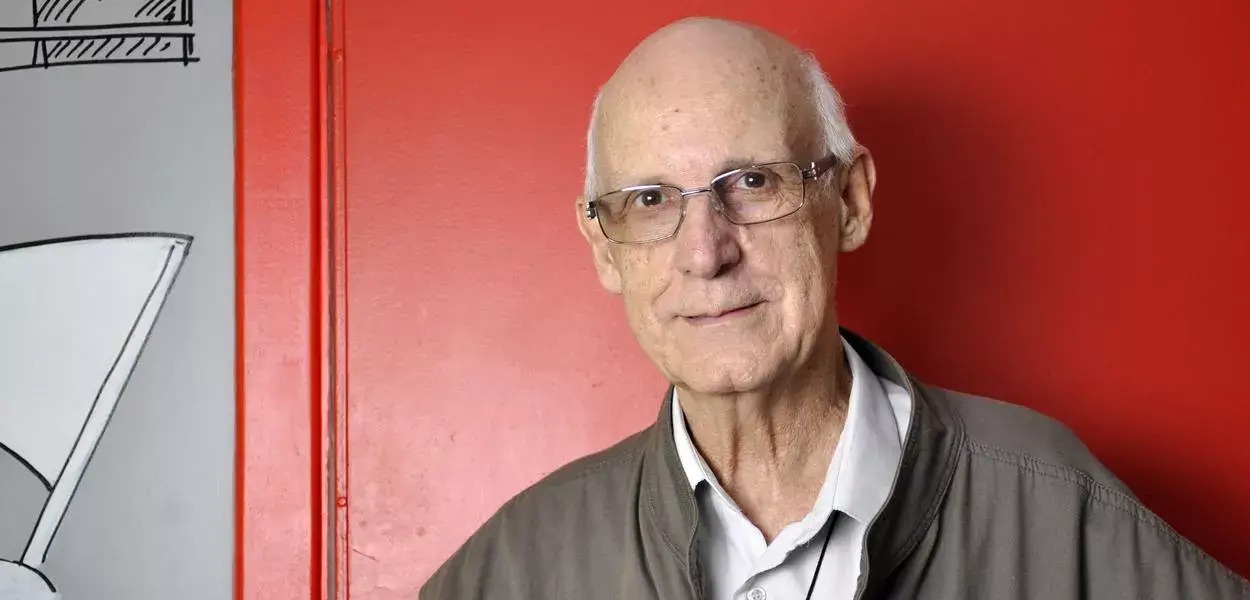 Justiça condena humorista por ataques falsos a padre Lancellotti