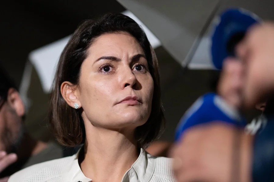 Seguidores se revoltam contra Michelle Bolsonaro e ela fica furiosa