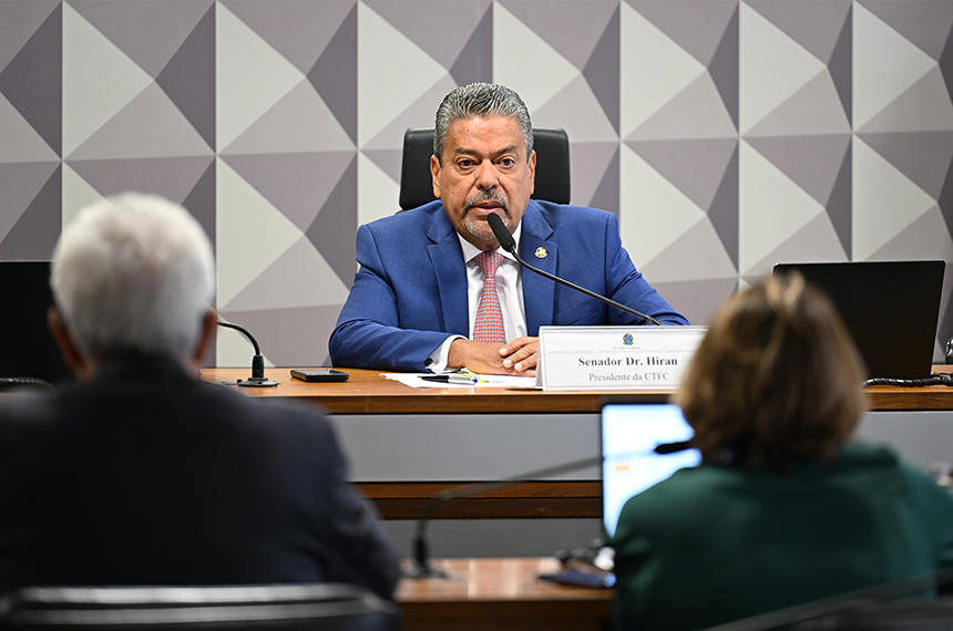 Comissão pode convocar ministros para esclarecer repasses a escolas de samba