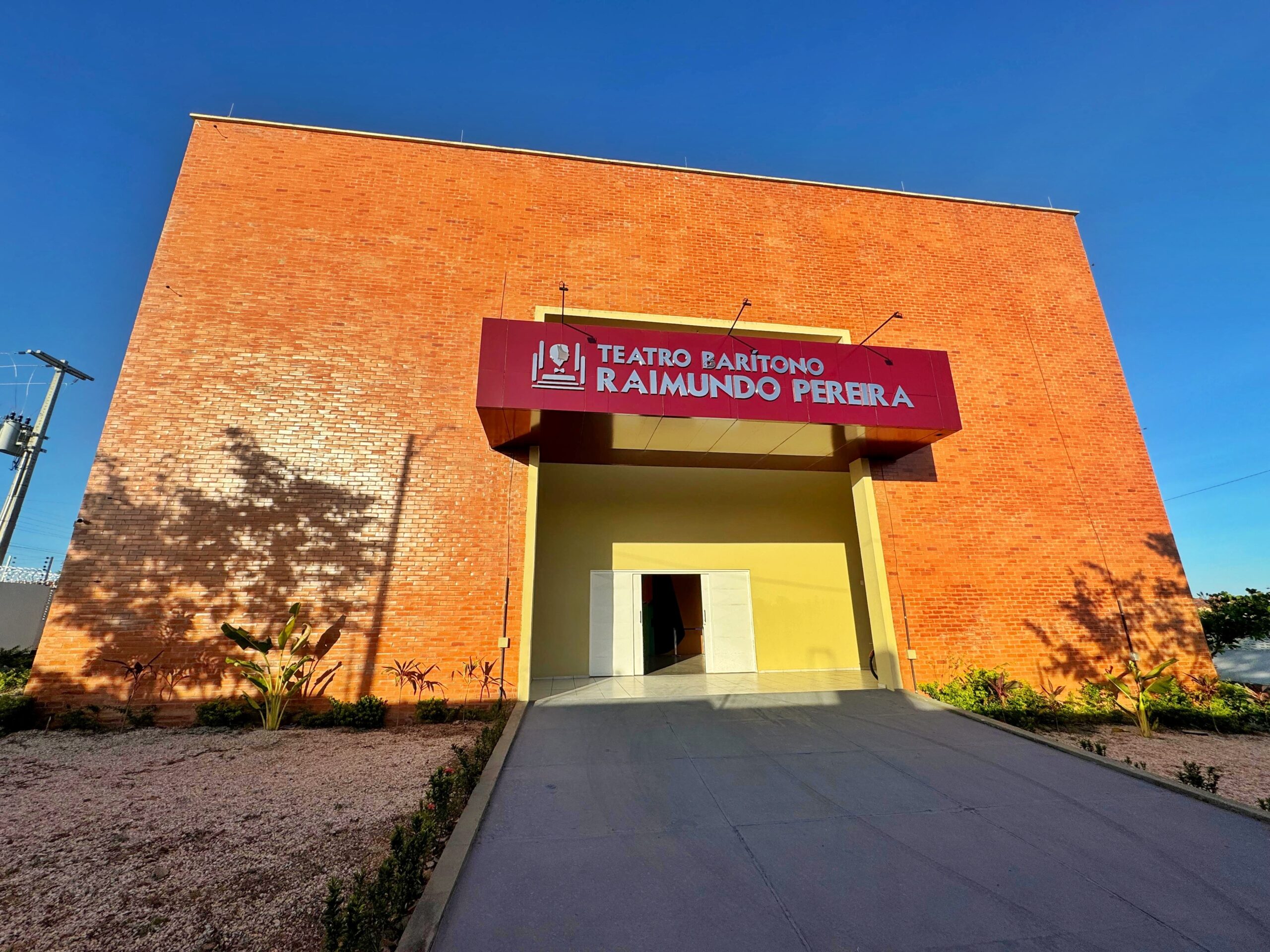 Teatro Barítono Raimundo Pereira abre matrículas para cursos gratuitos de teatro, violão e forró