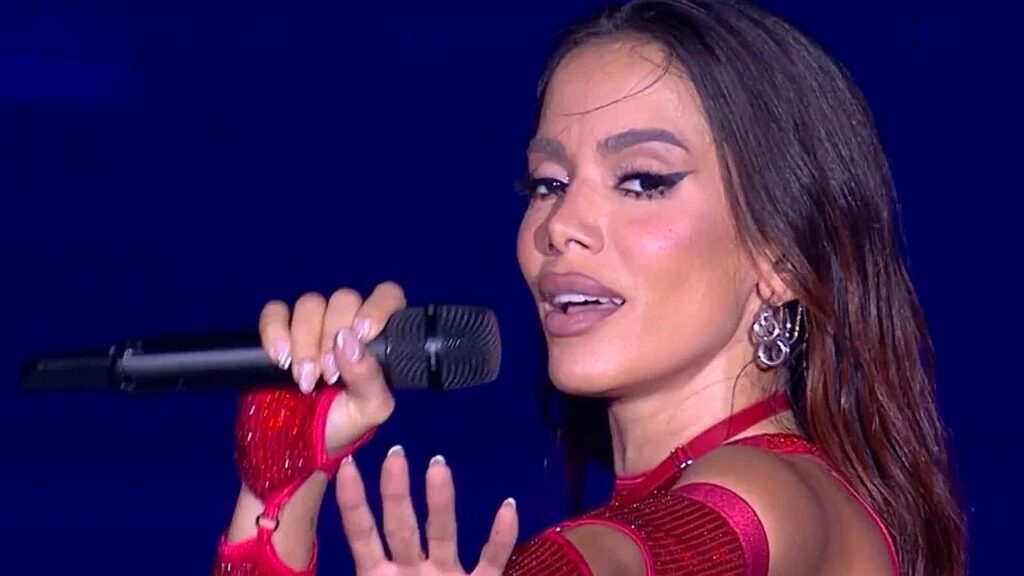 Anitta pausa relacionamento com Ian por rotina agitada