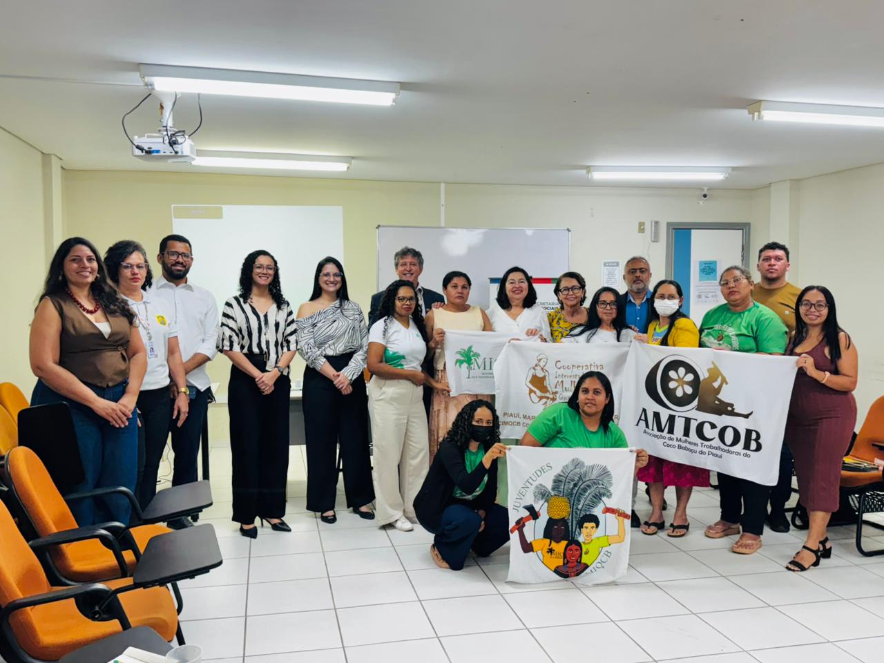 Secretaria das Relações Sociais reforça diálogo com quebradeiras de coco e avança na proteção dos babaçuais