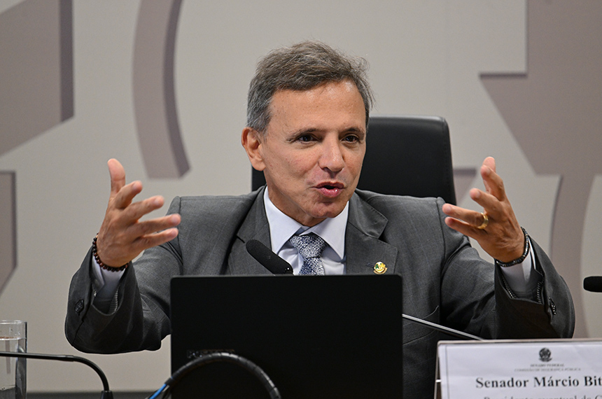 Avança proposta que pode derrubar restrições para armas de fogo