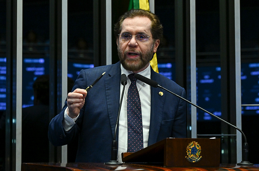 Plínio Valério destaca revogação de concessão de hidrovias amazônicas