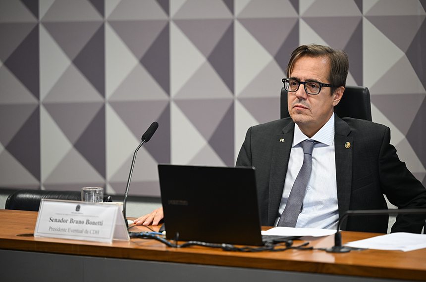 Projeto que torna crime exposição de criança a espetáculo com nudez vai à CCJ