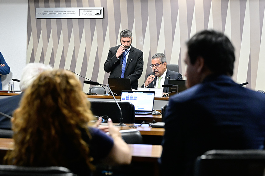 Comissão quer ouvir ministros sobre repasses a escolas de samba do RJ