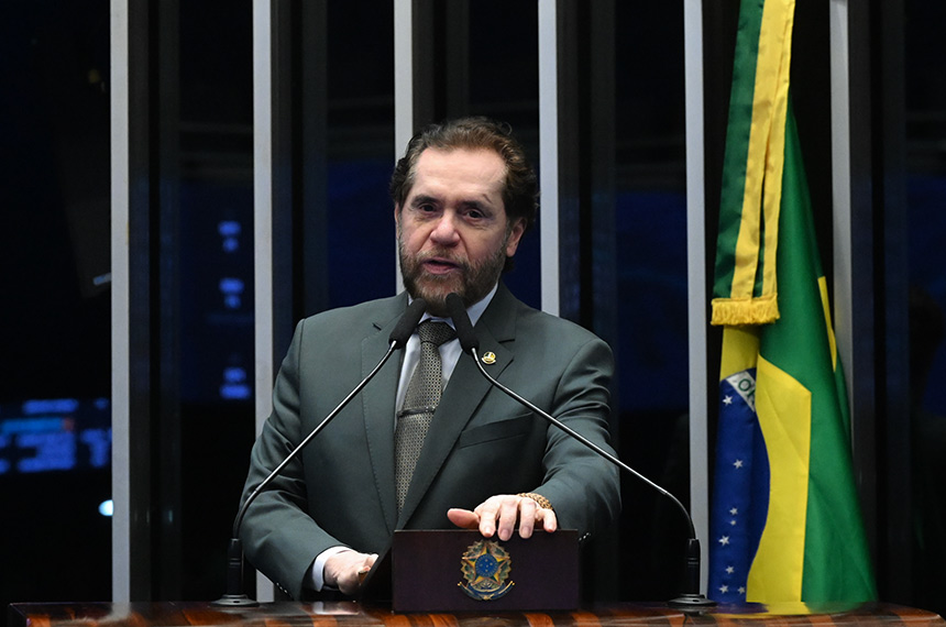Plínio Valério defende mandatos para ministros do STF