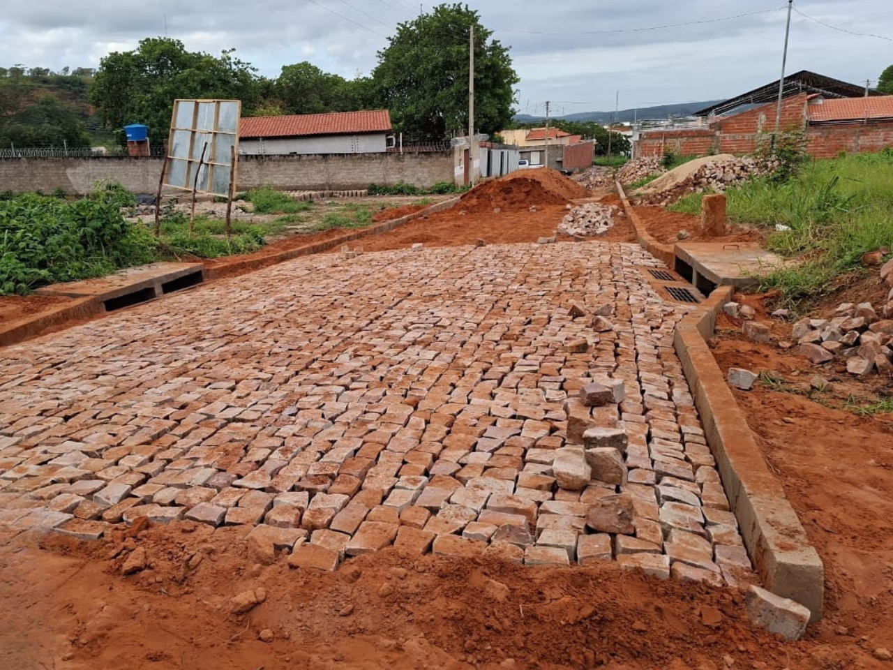 Governo do Piauí investe mais de R$ 1 milhão na pavimentação de 8 mil m² de ruas em Oeiras