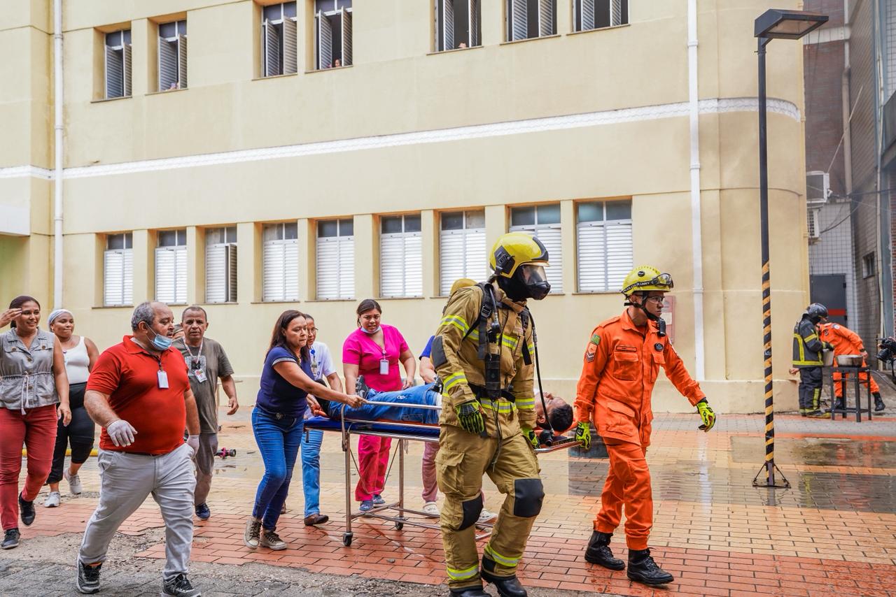 HGV recebe simulação realística de incêndio e mobiliza órgãos de segurança em Teresina