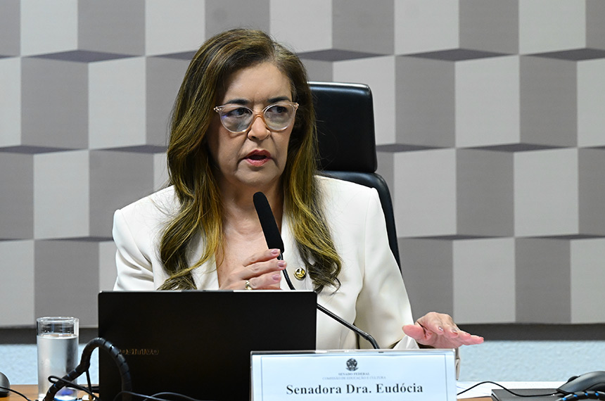 Projeto que proíbe alterações no texto da Bíblia está na pauta da CE