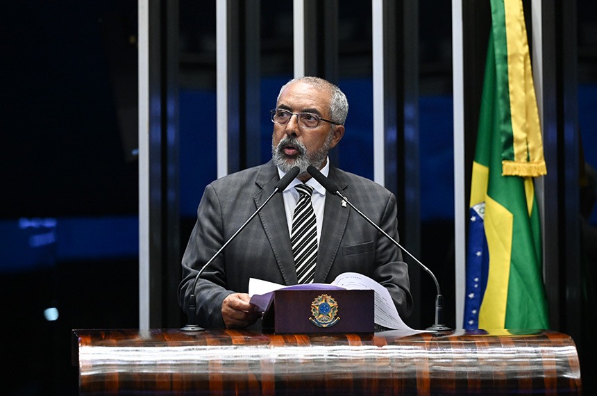 Paim defende redução da jornada para 40 horas