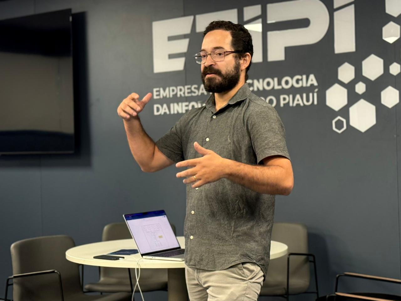 Desenvolvimento de software moderno é tema de jornada de capacitação na Etipi