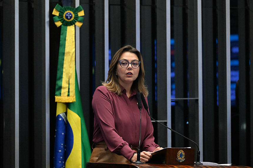 Governo do DF é responsável político por crise no BRB, diz Leila