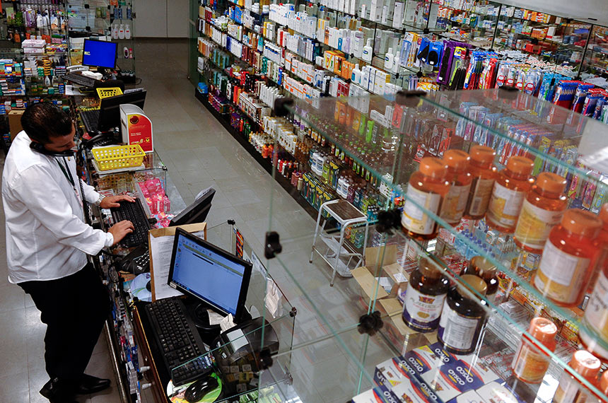 Regra para funcionamento de farmácia dentro de supermercado vai à sanção