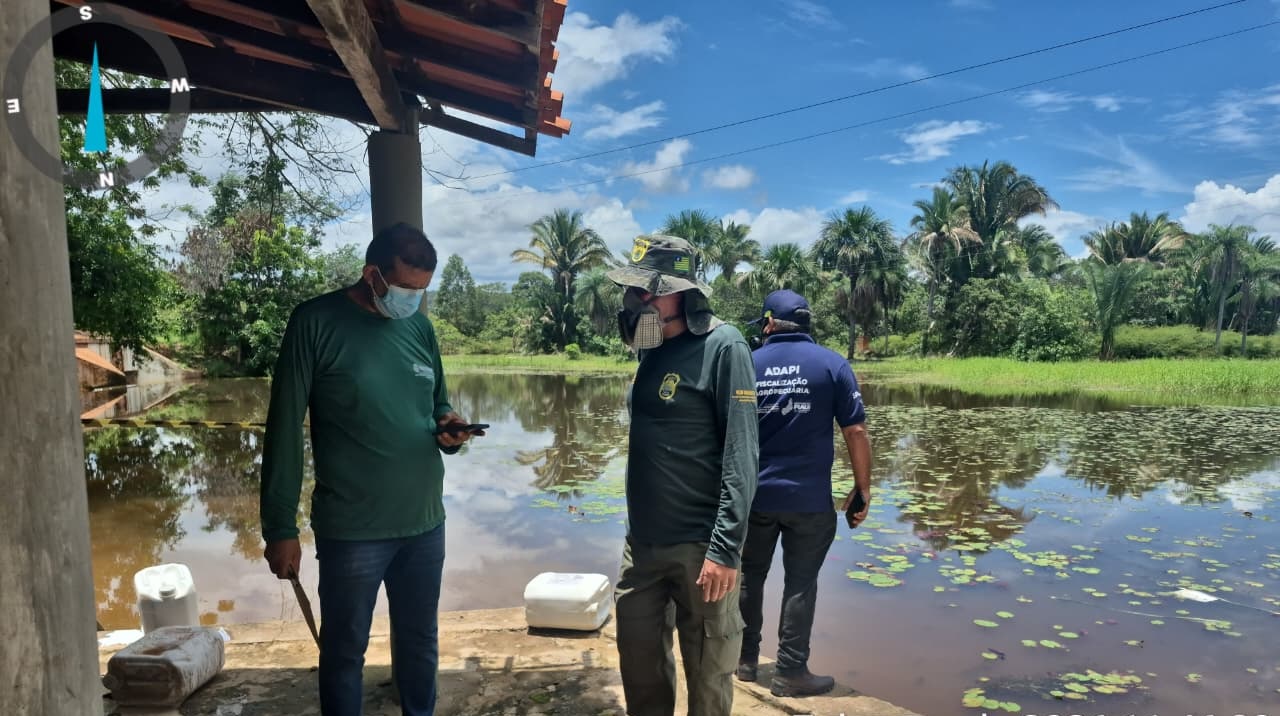 Após acidente com carga química, Semarh proíbe banho, pesca e coleta de água no Riacho Esfolado em Bertolínia