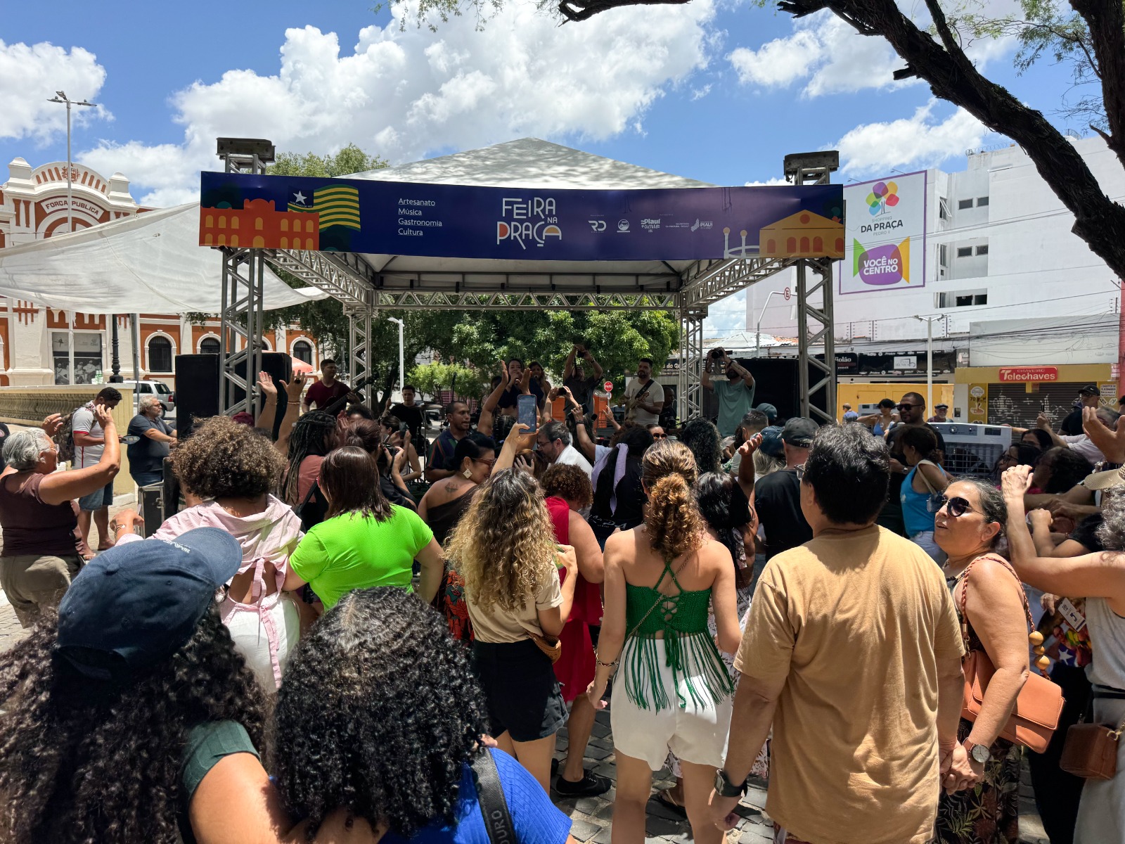 Feira na Praça animou público com apresentações culturais e valorização do protagonismo feminino na Praça Pedro II
