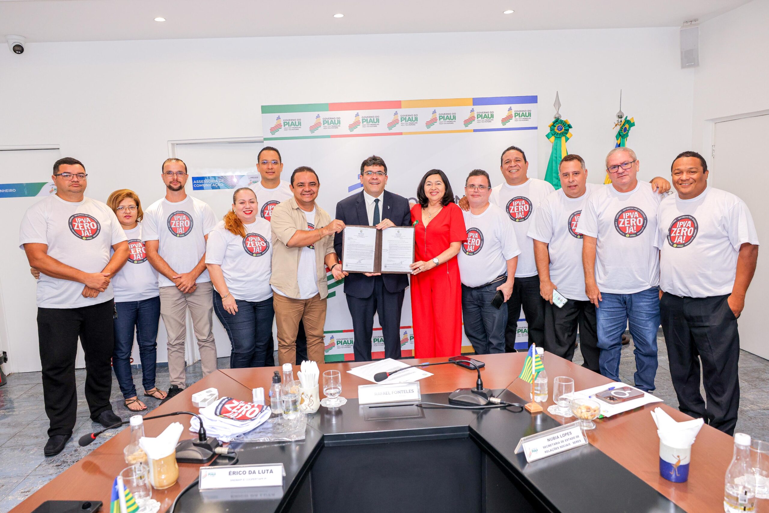 Rafael Fonteles recebe motoristas por aplicativo e anuncia IPVA Zero para categoria