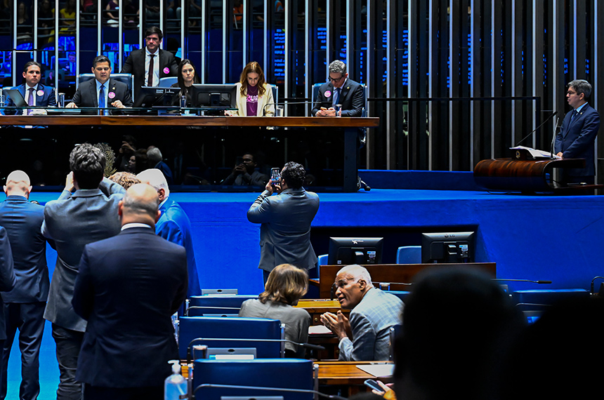 Senado aprova reestruturação de carreiras federais com 13 mil novos professores