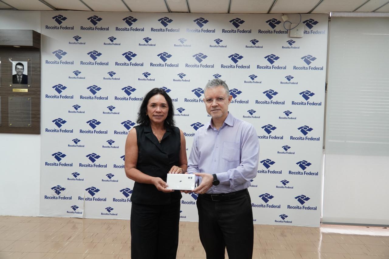Sefaz recebe celulares da Receita Federal para ações do Programa de Educação