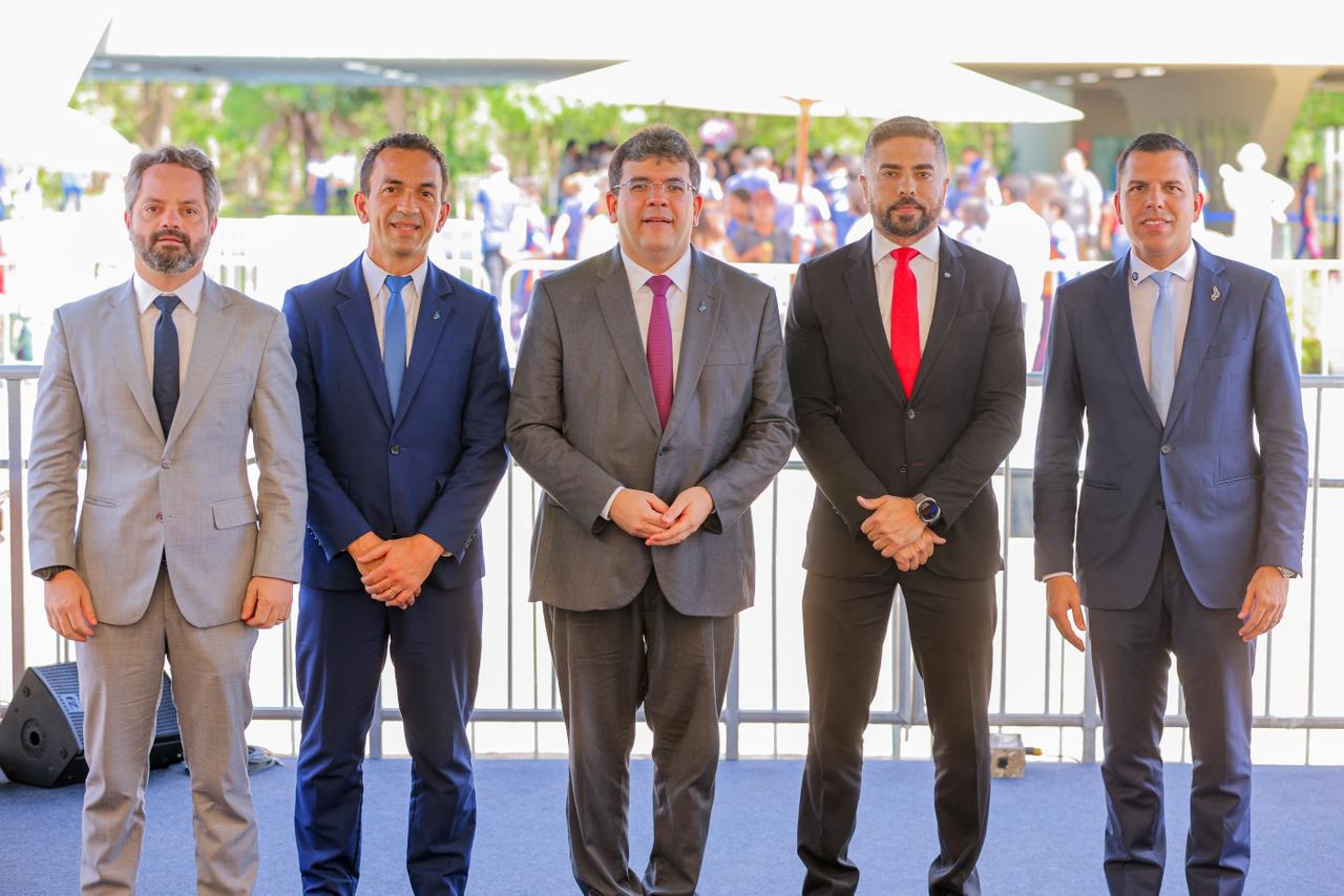 Rafael Fonteles entrega Medalha da Ordem do Mérito Renascença a 42 personalidades durante comemorações da Batalha do Jenipapo