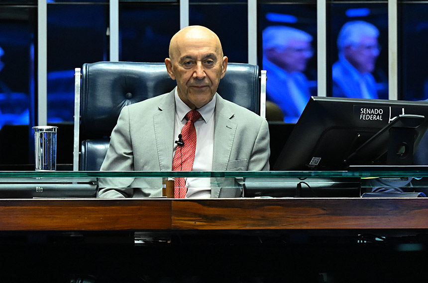 Confúcio Moura defende EJA profissional e destaca novo secretário de Educação