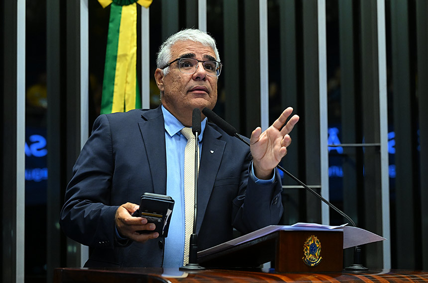 Girão cobra informações sobre desaparecimento de cearense no exterior