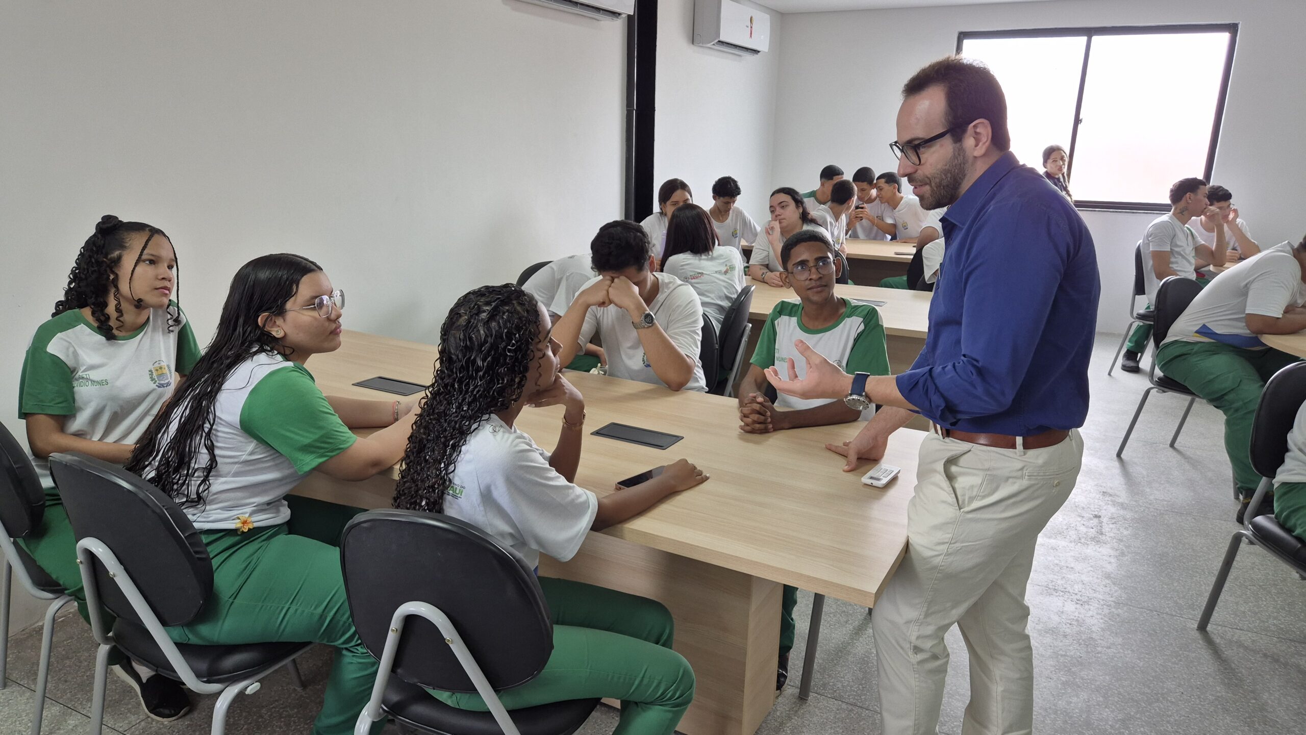 Escola de Tecnologia recebe mais de dois mil estudantes da rede estadual em Teresina