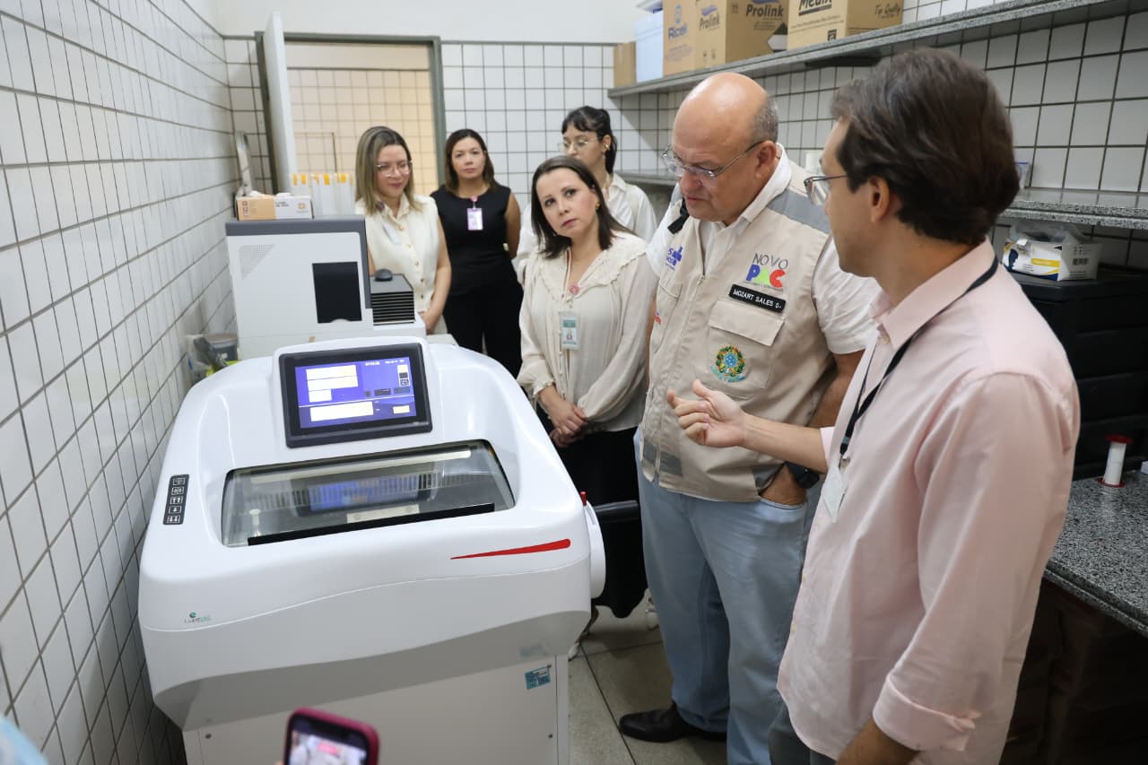 Sesapi e Ministério da Saúde firmam parceria para ampliar capacidade de diagnósticos do laboratório de patologia do HGV