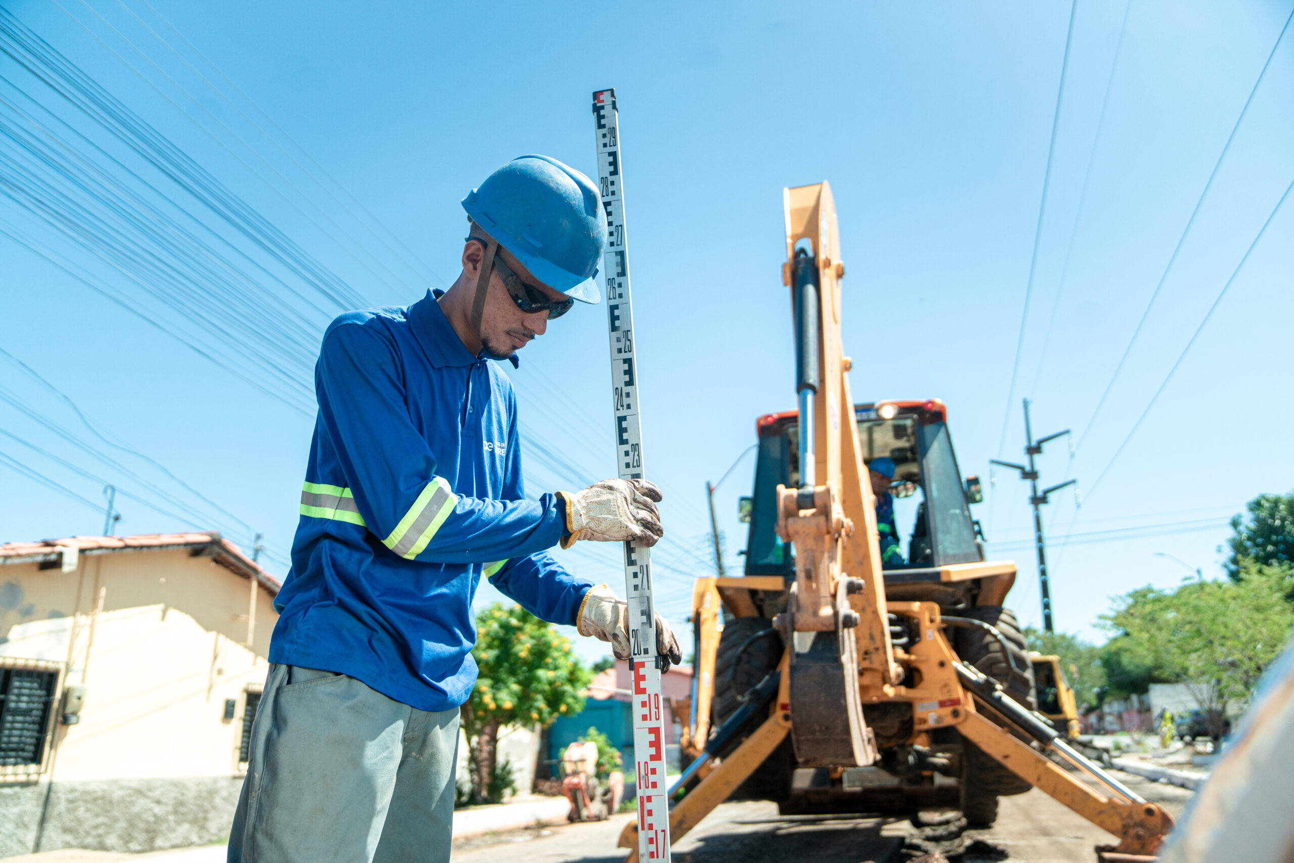 Águas de Teresina implanta três km de novas redes de esgoto em uma semana na capital 