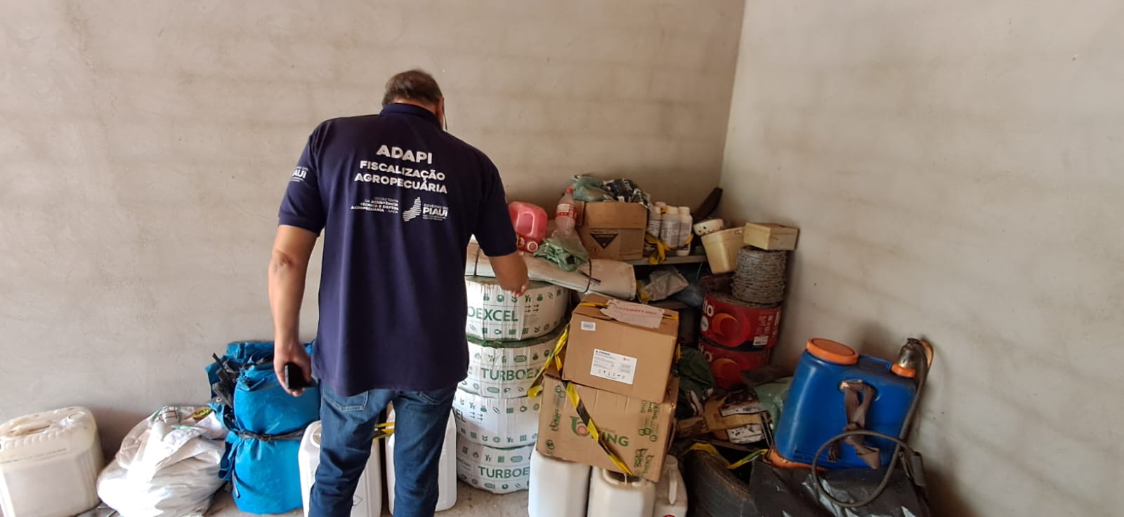 Operação da Adapi apreende 70 litros de agrotóxicos irregulares e autua estabelecimentos comerciais no norte do Piauí
