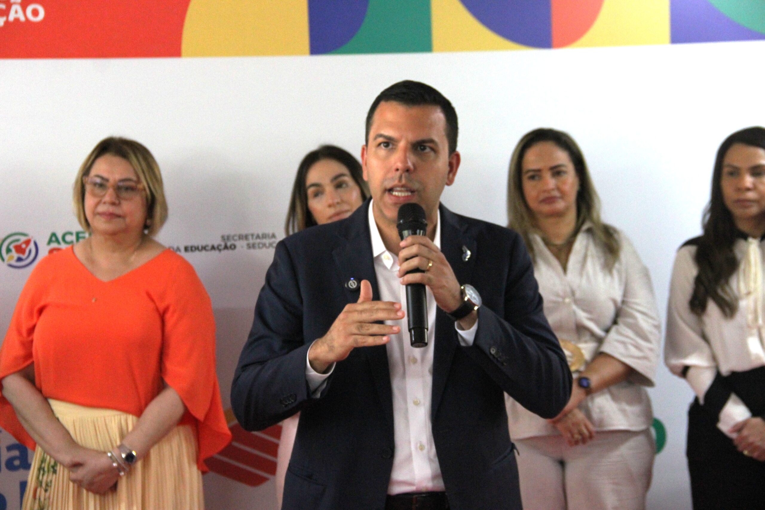 Governo do Estado anuncia entrega de 200 kits-creche até o fim do ano, beneficiando cerca de 10 mil crianças